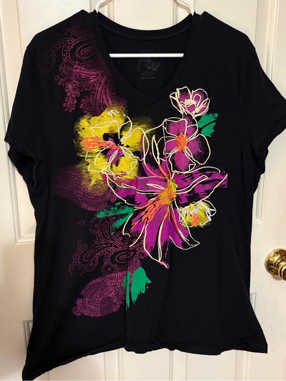 Floral Graphic V-Neck Women Tee Black with Neon Flowers Y2K street style plus 2X